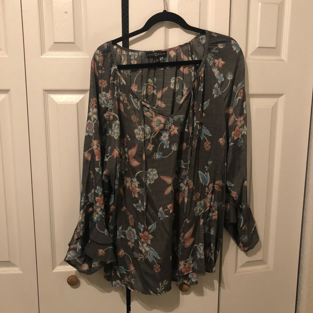 Floral ruffle sleeve tunic nwot
